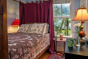 Magnolia Plantation Bed And Breakfast