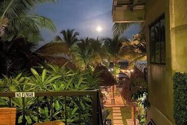 تختخواب و صبحانه San Carlos Surf Resort & Eco Lodge