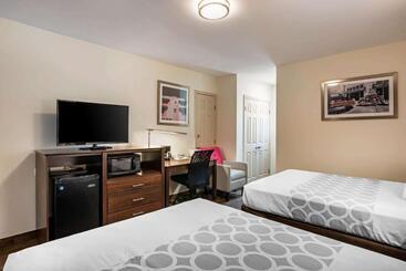 هتل Rodeway Inn Near Hollywood Beach