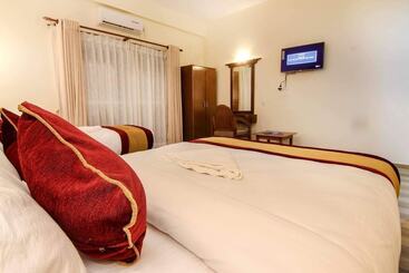 هتل Basanta Inn