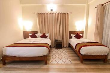 هتل Basanta Inn