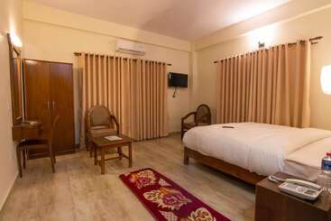 هتل Basanta Inn