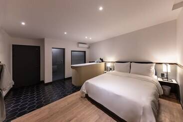 Brown Dot Hotel Seong Seo