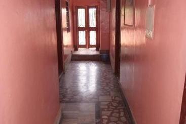 هتل Gajraj Bari