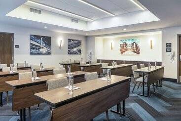 هتل Hampton Inn & Suites Bridgeview Chicago