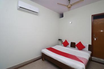 Oyo 30907 Hotel Dwaper Grand
