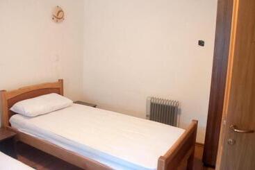پانسیون Aste Guesthouse