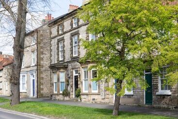 پانسیون Cawthorne House
