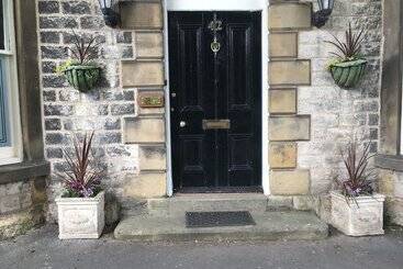 پانسیون Cawthorne House