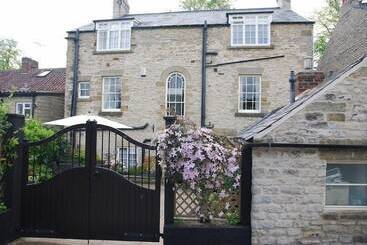 پانسیون Cawthorne House