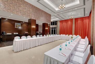 בית מלון כפרי The Fern Residency, Satara Maharashtra