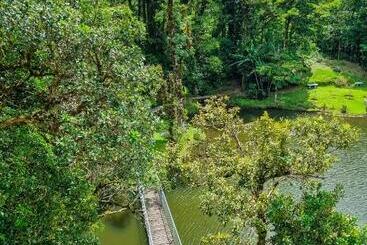 הוסטל Burbi Lake Lodge Monteverde