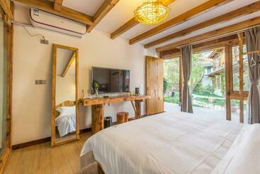 پانسیون Swallow Nest Guesthouse