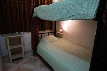 هاستل Mama Backpackers