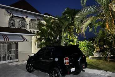پانسیون Goldenview Guesthouse Ocho Rios