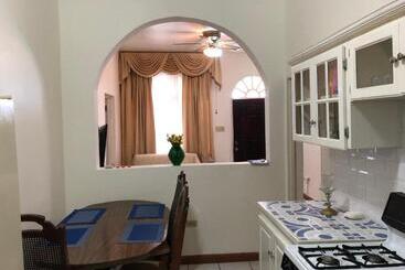 پانسیون Goldenview Guesthouse Ocho Rios