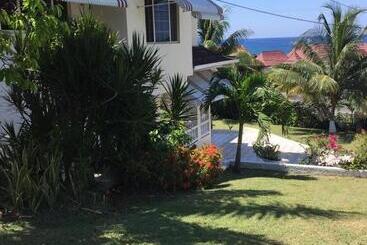 پانسیون Goldenview Guesthouse Ocho Rios