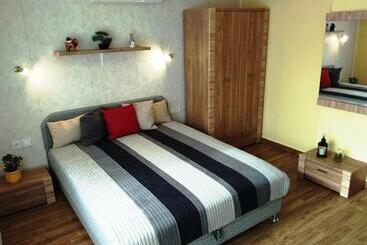 پانسیون Tulipán Apartmanház