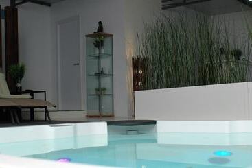 تختخواب و صبحانه Jingtu Wellness & Spa Resort