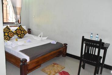 تختخواب و صبحانه Travellers Home