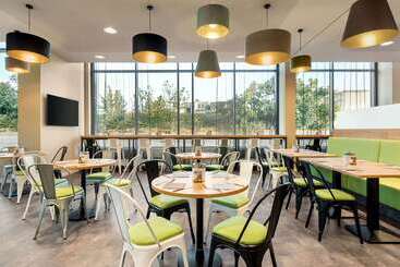 هتل Super 8 By Wyndham Dresden
