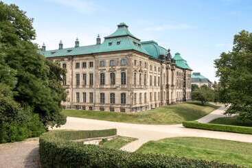 هتل Super 8 By Wyndham Dresden