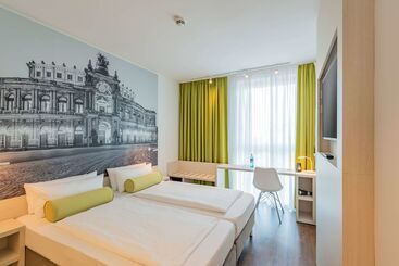 هتل Super 8 By Wyndham Dresden