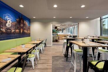 هتل Super 8 By Wyndham Dresden