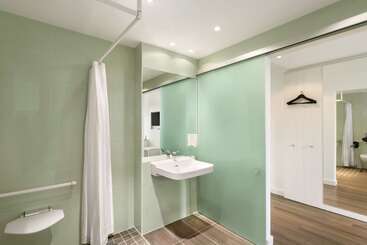 هتل Super 8 By Wyndham Dresden