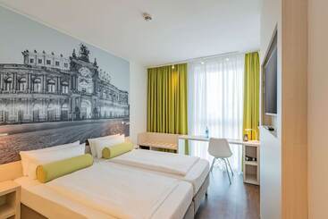 هتل Super 8 By Wyndham Dresden