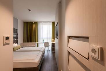 هتل Super 8 By Wyndham Dresden