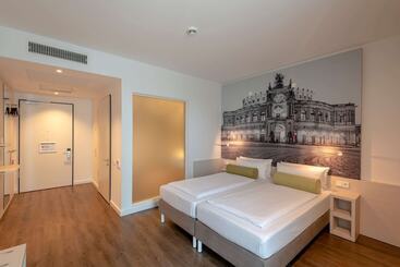 هتل Super 8 By Wyndham Dresden