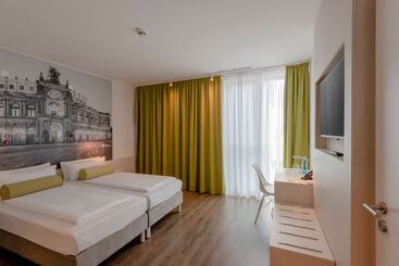 هتل Super 8 By Wyndham Dresden