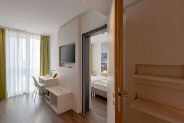 هتل Super 8 By Wyndham Dresden