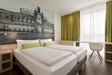 هتل Super 8 By Wyndham Dresden