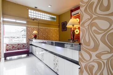 Capital O 615 Residence Puri Hotel Syariah
