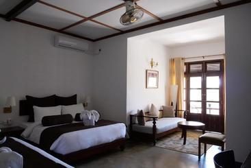 هتل Highcairn Luxury Boutique