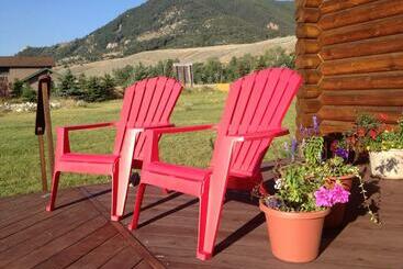 فندق صغير Inn On The Beartooth B&b