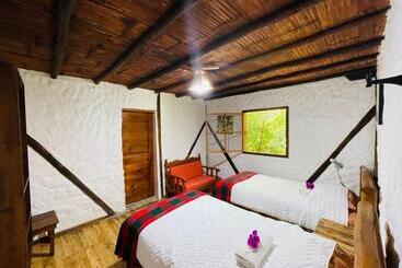 هتل Cabañas Bambu Mindo