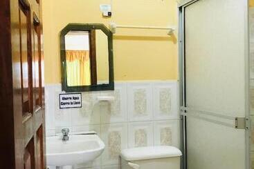 בית מלון כפרי Kanoas Hostal