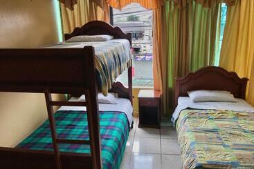 בית מלון כפרי Kanoas Hostal