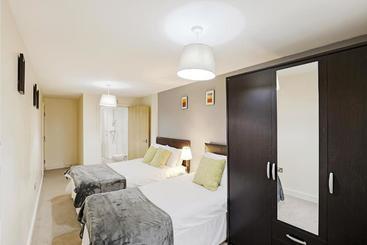 هتل Ur Stay Apartments Leicester