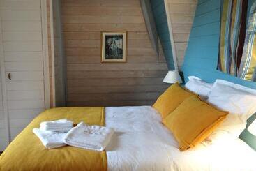 تختخواب و صبحانه Chambres D'hôtes Le Clos Bleu