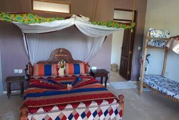 تختخواب و صبحانه Sweet Home