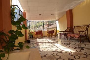 住宿加早餐  Hostal Apu Qhawarina