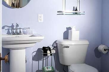تختخواب و صبحانه Lamberson Guest House