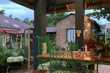 تختخواب و صبحانه Campito Loving
