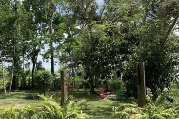 تختخواب و صبحانه Campito Loving