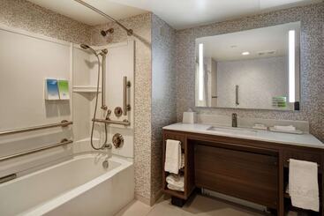هتل Home2 Suites By Hilton Amherst Buffalo