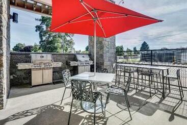 هتل Home2 Suites By Hilton Yakima Airport